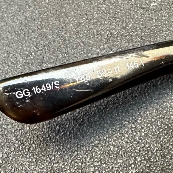 Gucci Unisex Aviator Tortoise Sunglasses with gold trim. Style # GG 1649 - Picture 6 of 9